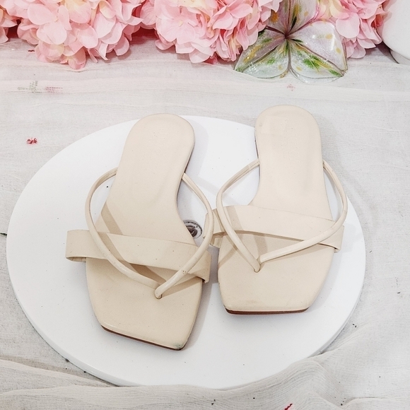 JMGXY Minimalist Thin Strap Thong Cream Sandals Size: 8 - Picture 1 of 12